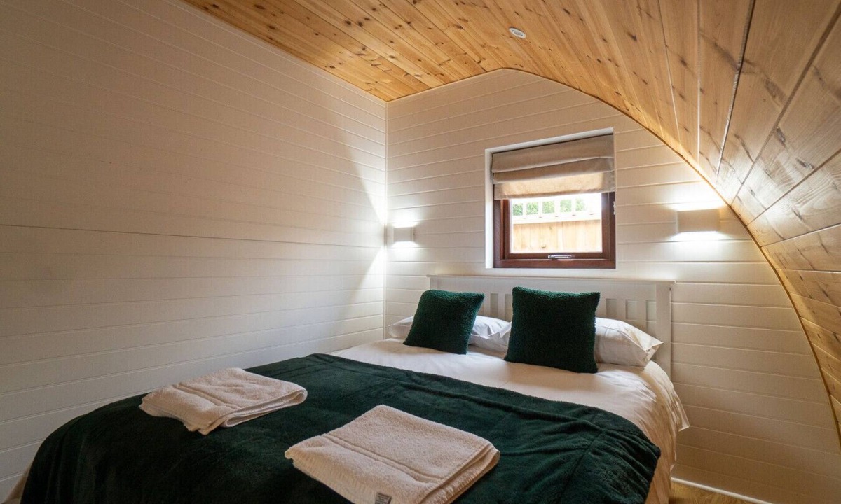 Saffron Walden Cabin | 1 Cosy Cabin at 15th C Pub