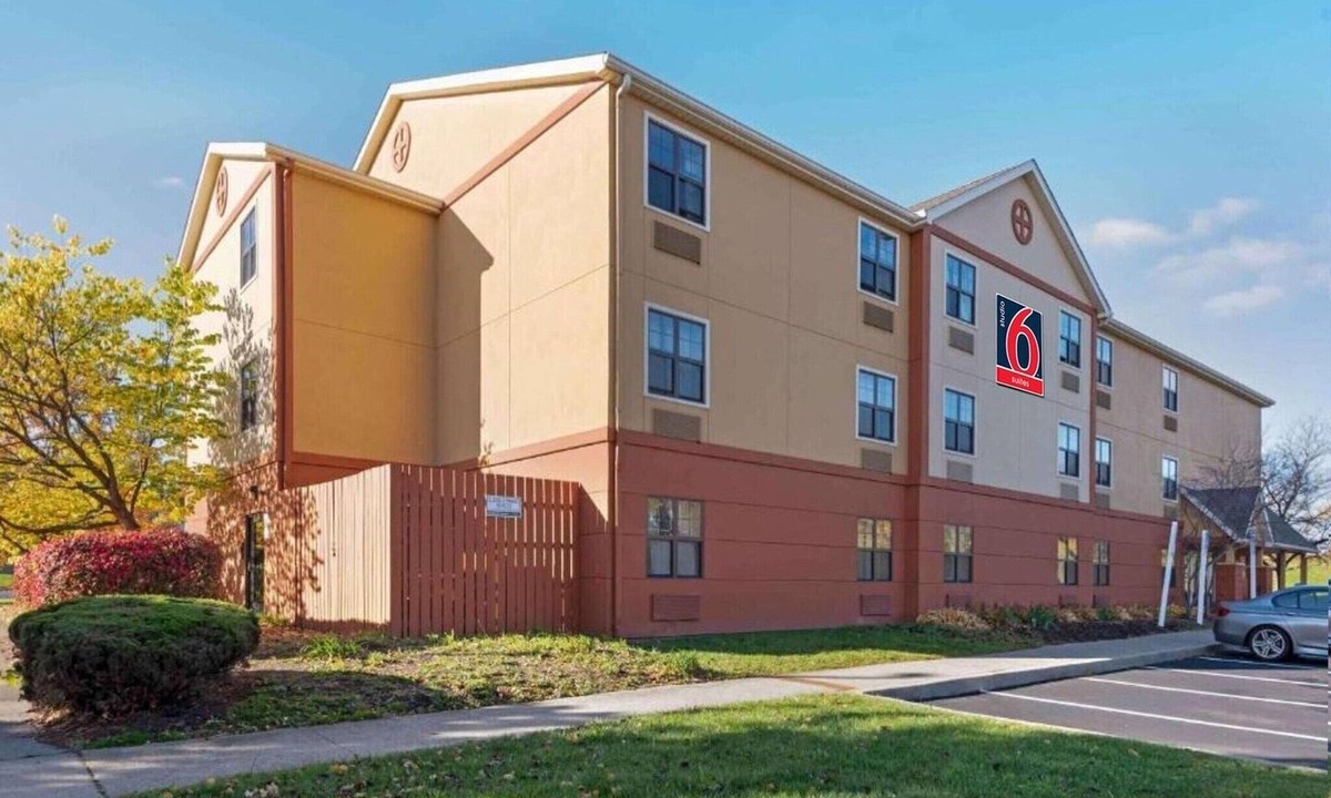 Rochester Apartment | 1 Queen Bed | ADA/RI Shower/Non-Smoking/Kitchen