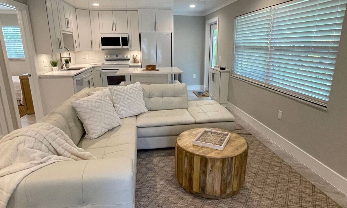Sanibel House | 2 Bedroom Duplex - Close to Causeway/Walk to Nerita Beach!