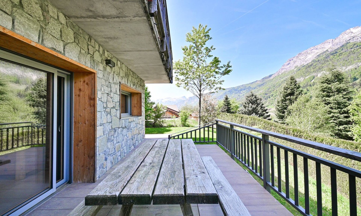 Les Villards-sur-Thones Apartment | Apartment Lisa – Chalet Retreat, Mountain Escape Near the Ski Resorts