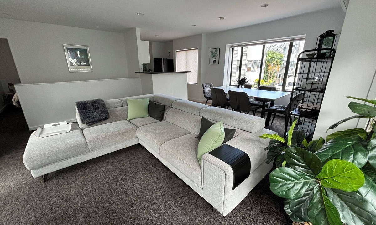 Parnell House | Auckland City CBD - walk to Spark Arena & Parnell from our spacious 3 bed home