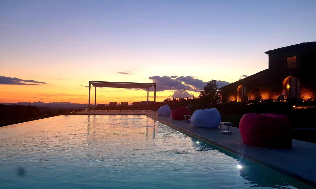Montefollonico Villa | Authentic Tuscan Villa with infinity pool & stunning views of Val d'Orcia