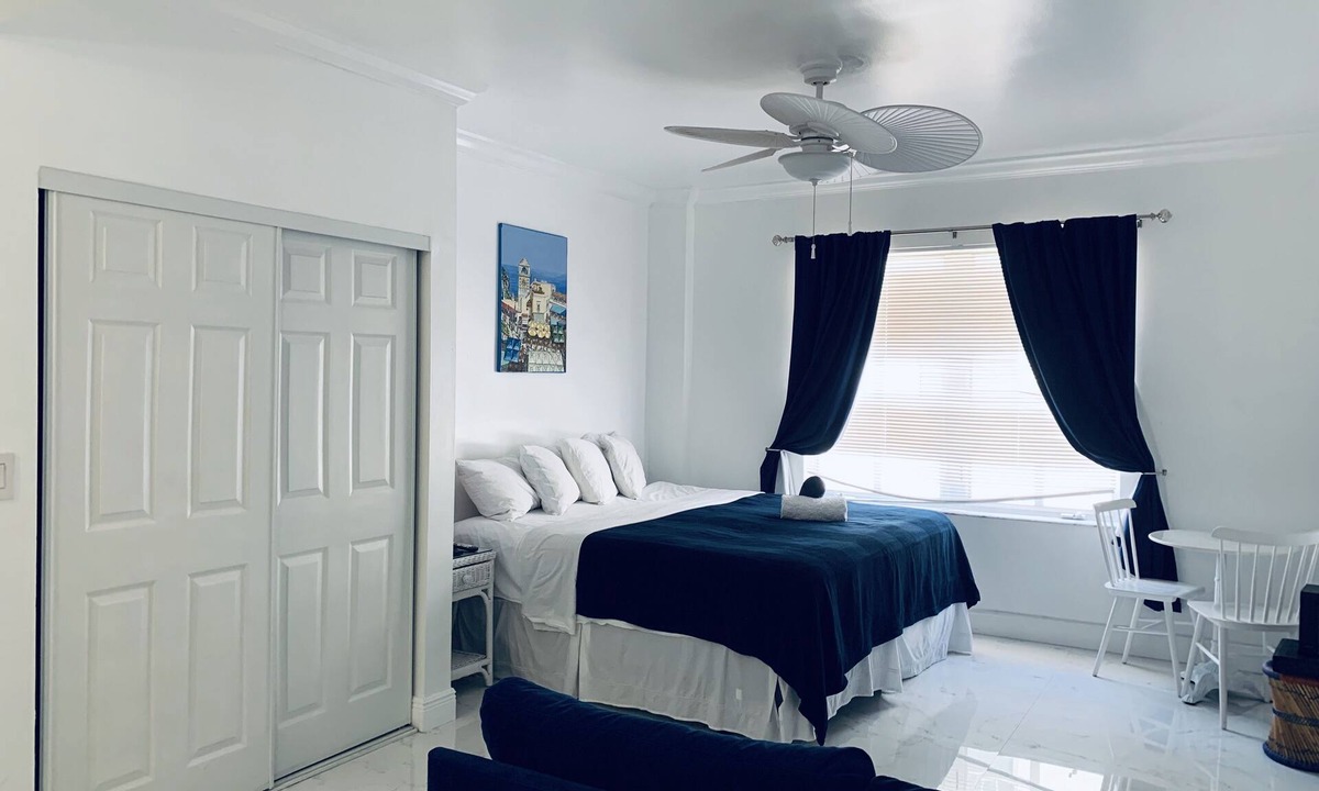 Flamingo/Lummus Apartment | Beachfront Oasis Ocean Drive JACUZZI ; Recently Renovated!