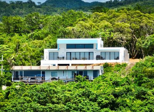 Sakimotobu Villa | Bella Vista-Oceanview Hilltop Penthouse in Motobu