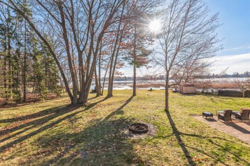 Kalamazoo House | Cozy Lakefront Studio On Long Lake