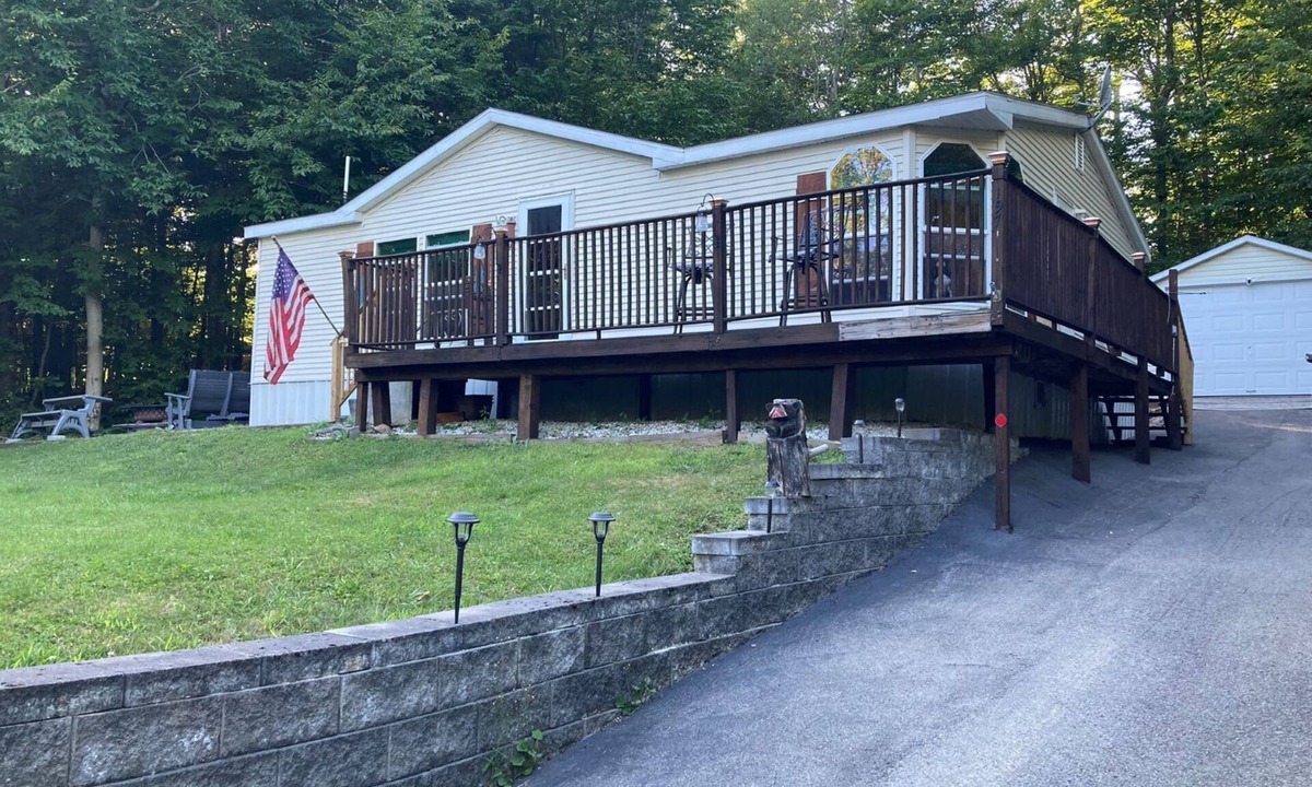 Town of Webb House | Cozy, peaceful "camp" in Hollywood Hills, just north of the town of Old Forge