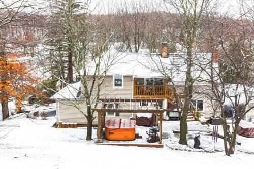 Windham House | Cozy Rustic Bliss Seconds from Windham Mt Resort