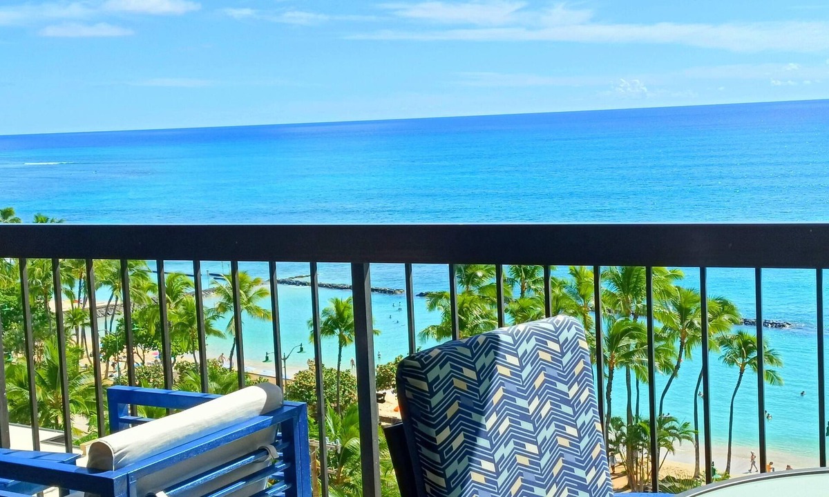 Waikiki Hotel | Direct Oceanfront in the Heart of Waikiki! Spectacular New Custom Reno!