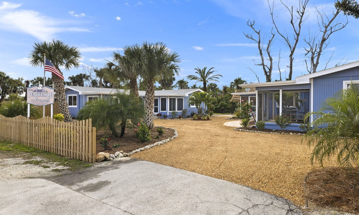 Tradewinds Cottage | Gorgeous Newly Renovated Coastal Cottage "Egret" Minutes to the beach and free bikes! JULY SAVINGS!
