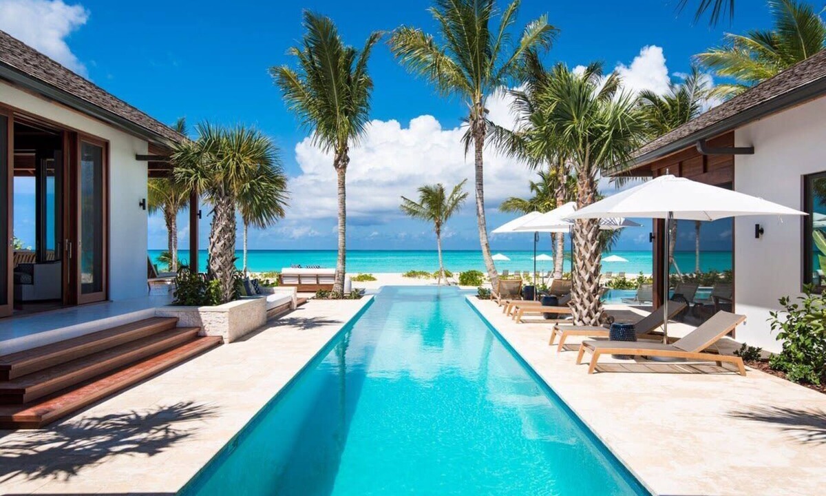 Leeward Settlement Villa | Hawksbill Estate – A Grand Beachfront Estate on Grace Bay, Turks & Caicos