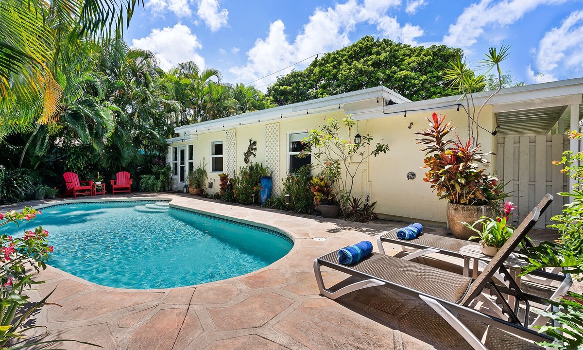 Wilton Manors House | Heated Pool Bungalow Retreat, Charming, Cozy Stay Near Beaches, Dining & Shops!