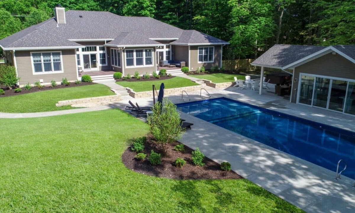 South Haven Villa | Luxury Estate–Pool, Pool House, Theater, Game Room, Putting Green–Steps to Beach