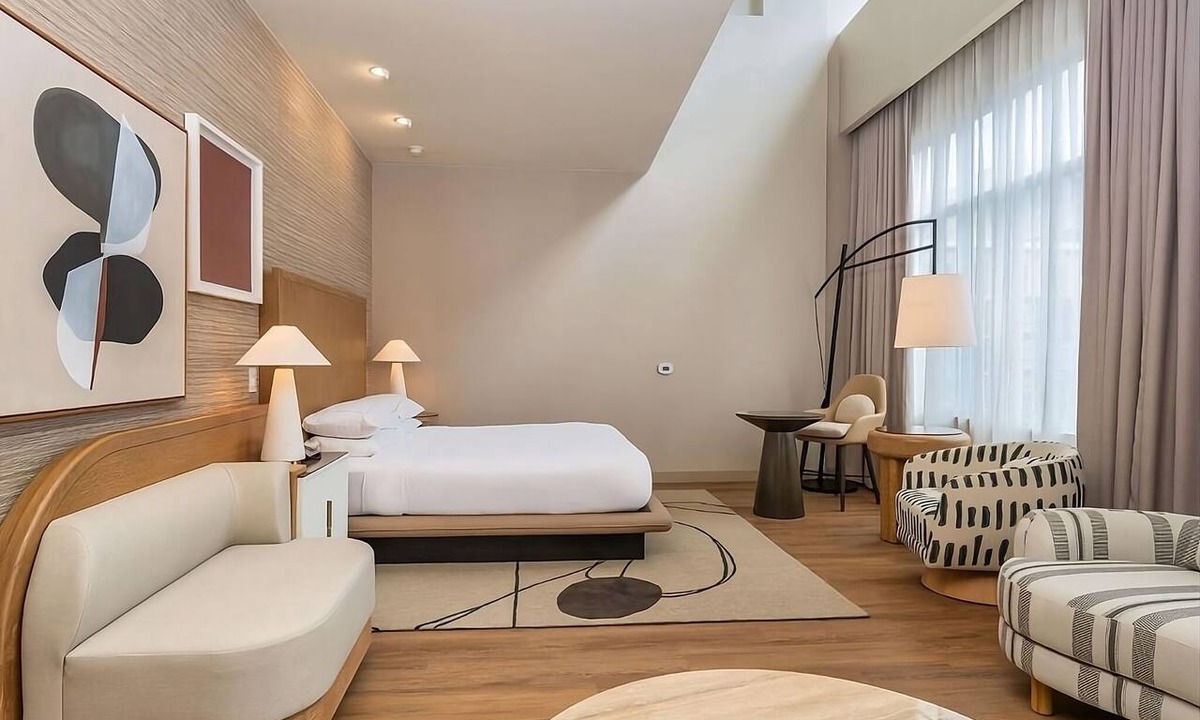 Gaslamp Quarter Hotel | Modern Comfort with Great Amenities | Outdoor Swimming Pool | Pet-Friendly