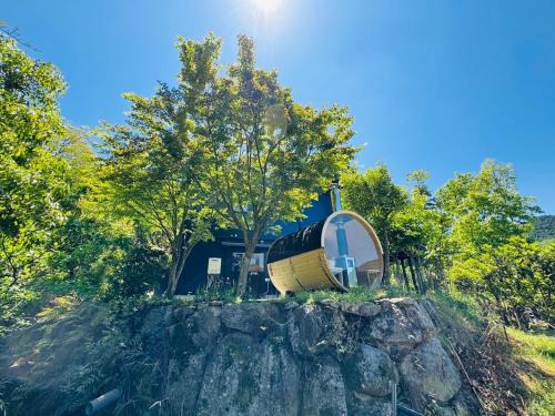 Itoshima Villa | New ! 天空の麓糸島 屋上パノラマ奇跡の眺望 露天風呂絶景サウナ BBQ 16名以上 駐車場6台 ペット