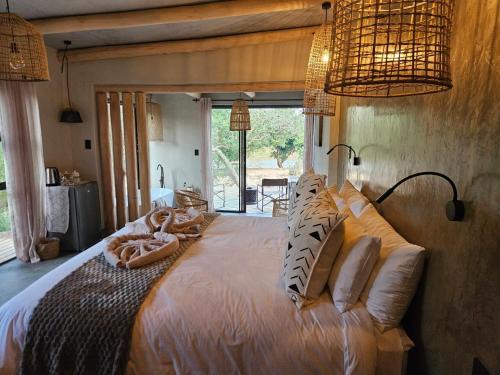 Mopani Cabin | Nkinga River Lodge