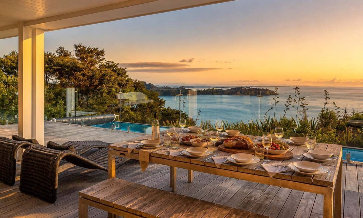 Waiheke Island House | No.63 - Elevated Onetangi Retreat with Pool