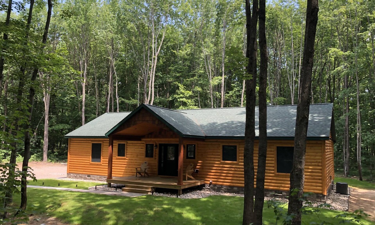 Gaylord Cabin | Northern MI Log Cabin Inn–Hot Tub, Trails, Golf, Trails, Nature, Snowmobile, Ski