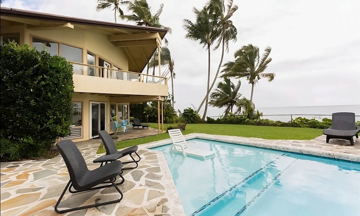 Hilo House | OCEANFRONT DUPLEX, with POOL, SAUNA and steps from BEACH