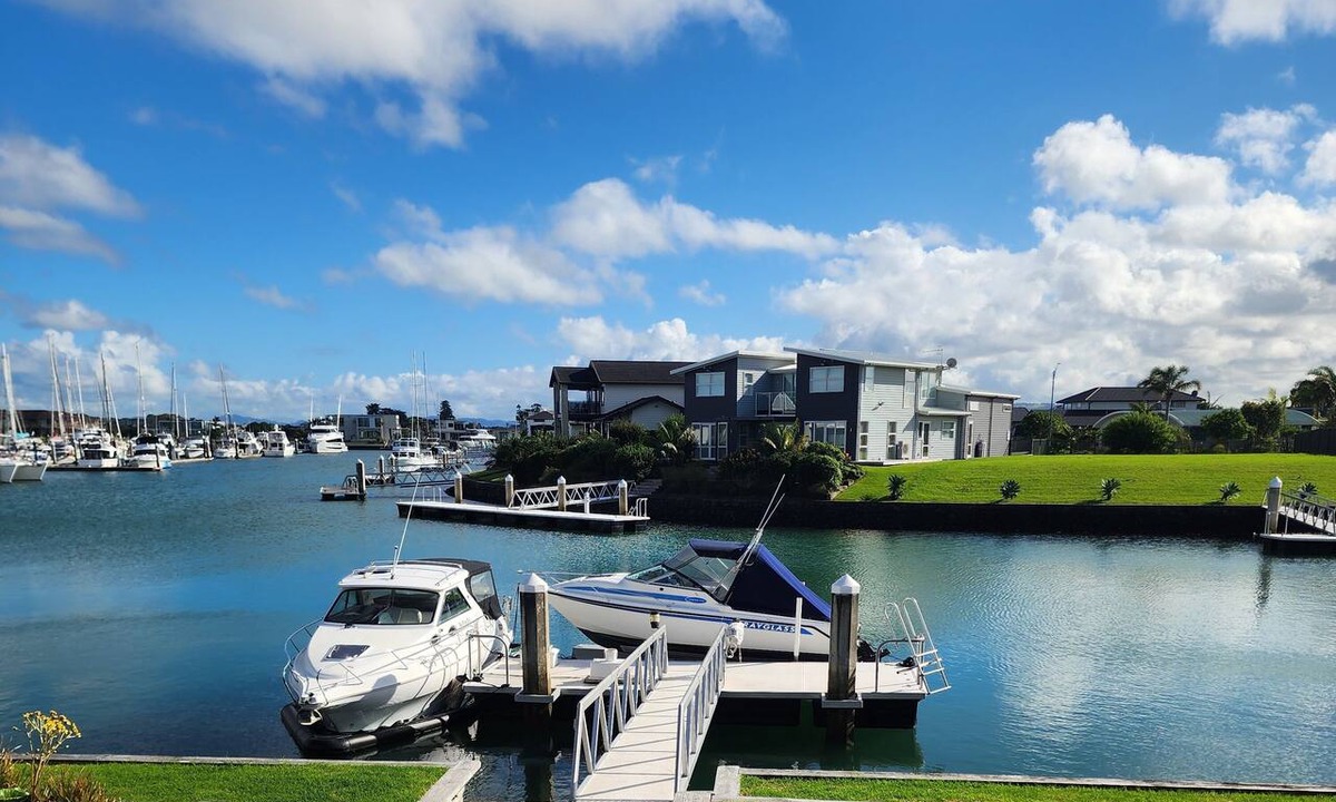 One Tree Point Apartment | One tree point marsden Cove waterways Fish then back to your own jetty and relax