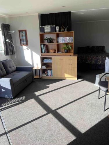Manly Apartment | Quiet restful unit with seaviews