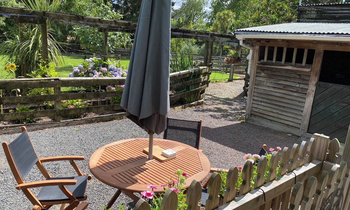 Kumeu Cabin | Self-contained country Lodge in Kumeū, New Zealand