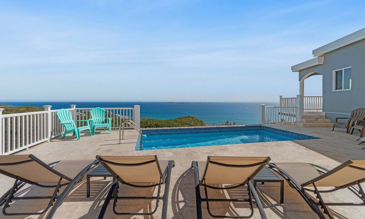 Green Cay Plantation Villa | Sleeps 9 - Generator - Central Location - POOL!