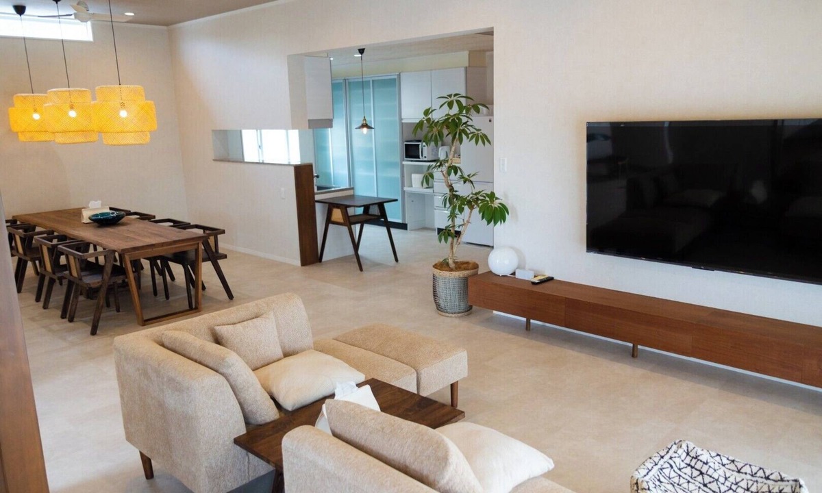 Biimata House | Spacious Okinawa House for 10｜BBQ Garden｜Free Parking｜Near Churaumi & Junglia!