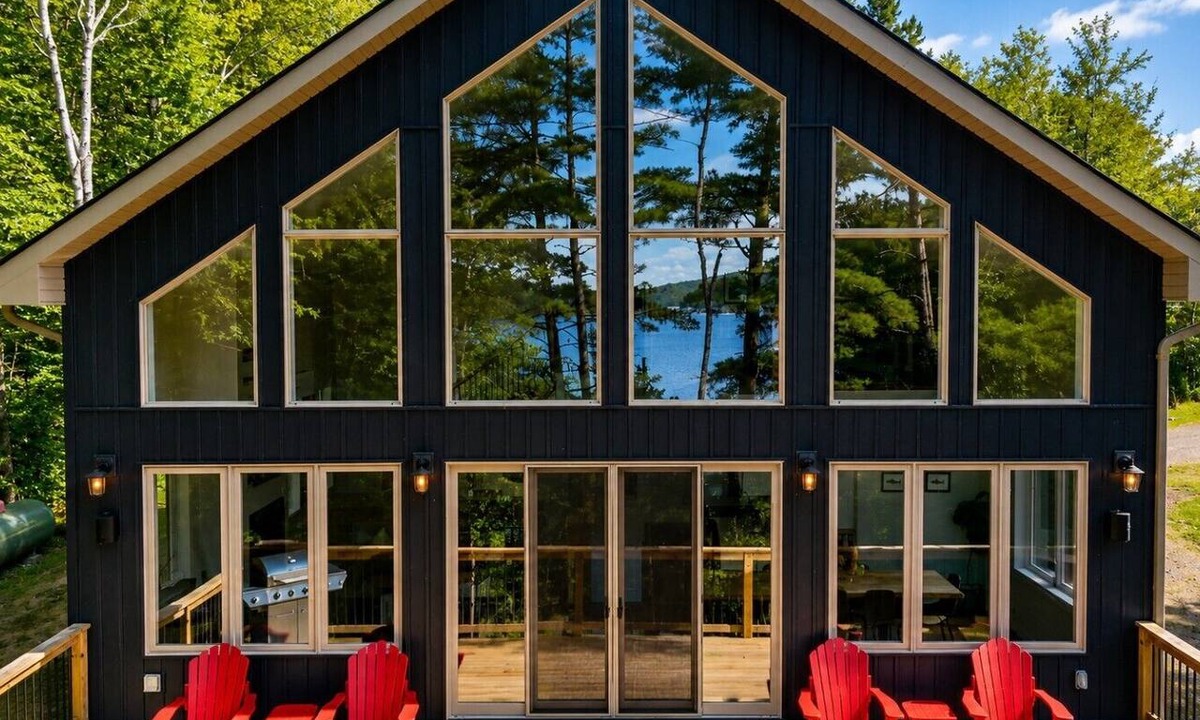 Utterson Cottage | Sutton Lakehouse on Three Mile Lake in Muskoka