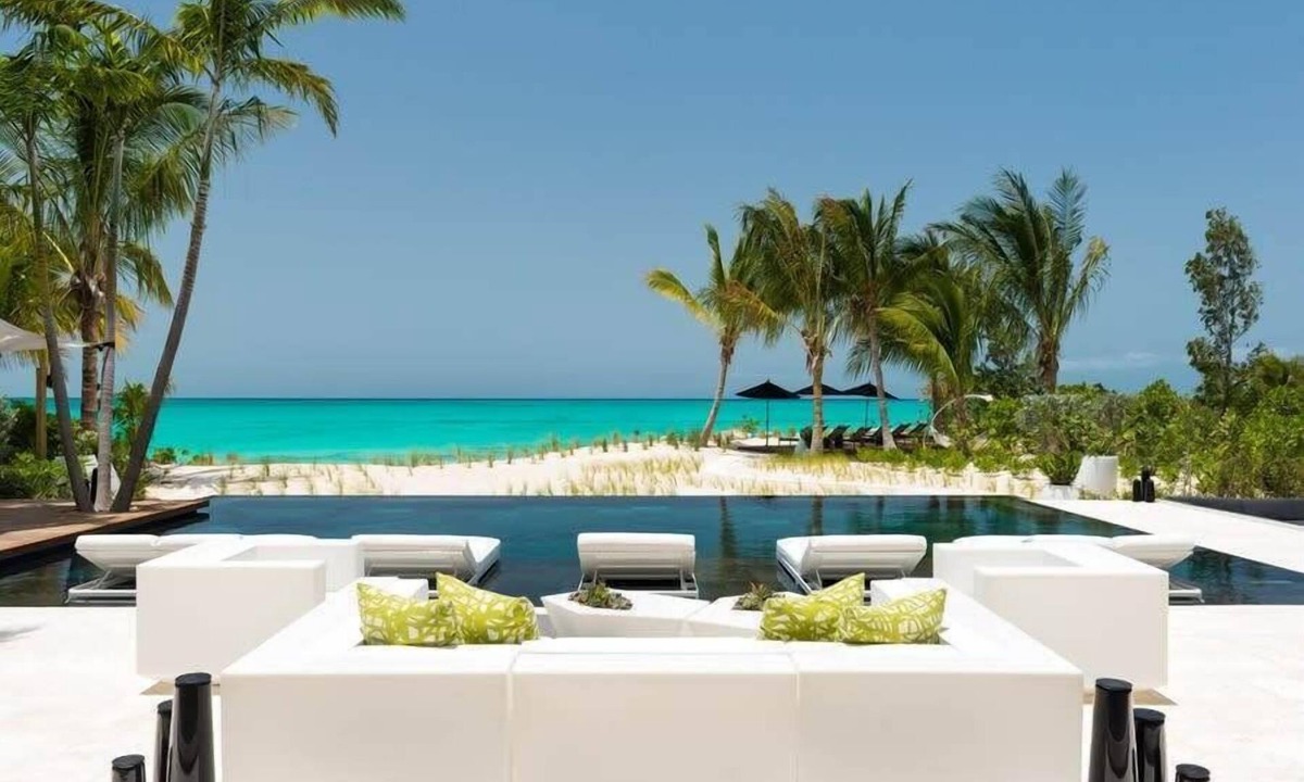 Leeward Settlement Villa | Villa AWA – 6-Bedroom Ultra-Modern Oceanfront Luxury in Turks & Caicos