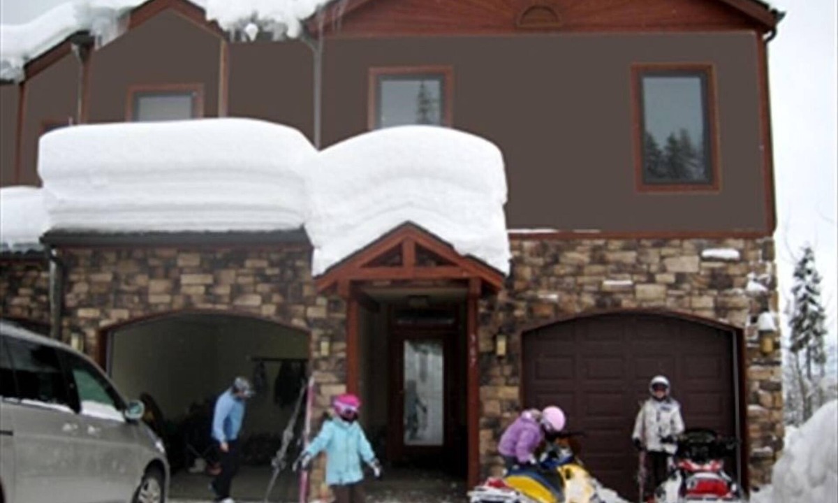 Whitefish House | Weekly Discounts! Whitefish Mountain Ski Resort ski in ski out, Luxury Townhouse