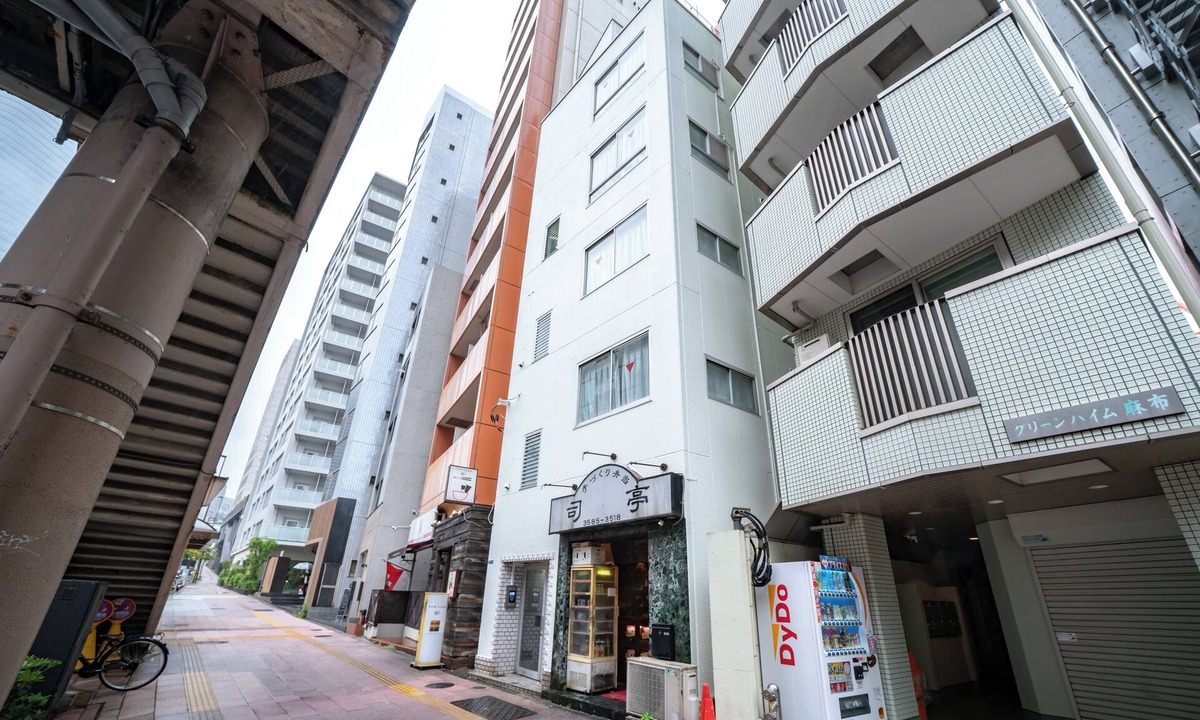 Higashiazabu Apartment | Yamamoto Building by Tranova 2