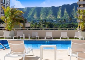 36Fl Sky-high retreat with ocean views & beach access