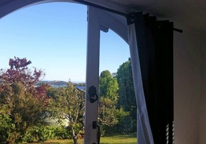 Central Oneroa Beach Village Cottage, Sunny Studio