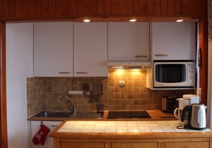 Cozy Studio with Mountain View, Close to Shops and Slopes, Sleeps 6