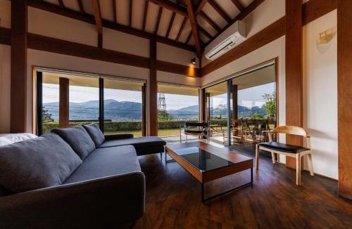 Yufuin Onsen Villa | 由布岳を望む芝庭と温泉の一棟貸しヴィラ Lento湯布院