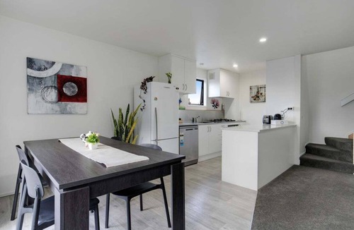 Grafton Apartment | 1AB/17 Rare Find Sleeps 8! - 4 BR 2 BA Family Townhouse Grafton