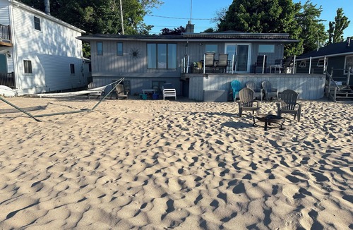 Sea Breeze House | 4 Bedroom Beach Front Home