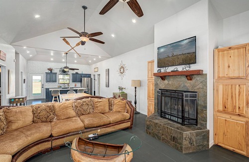 Kingston House | 6Bdrm Beach Firepit Launch close Pets ok