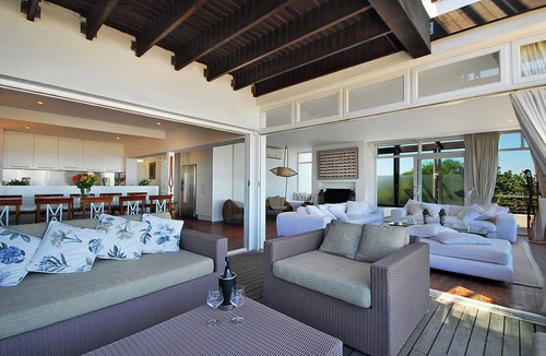 Bloubergstrand Villa | A beautifull beach house with the best view in the world, load shedding free