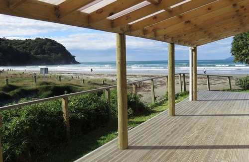 Waihi Beach House | Absolute beachfront! Sleeps 12+ Built 2011