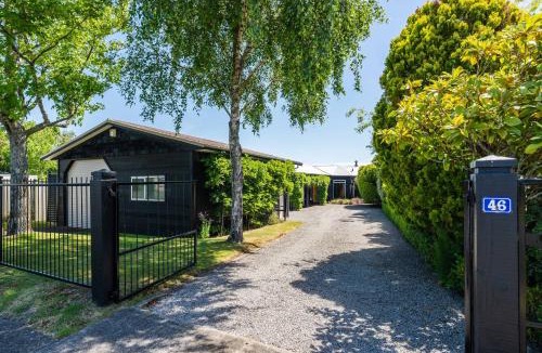 Waitahanui House | Absolute Lakefront