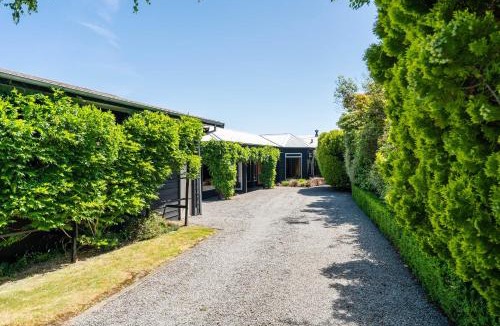 Waitahanui House | Absolute Lakefront