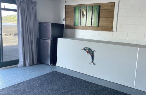 Parua Bay House | Absolute Waterfront Self Contained 2 bedroom beachfront unit