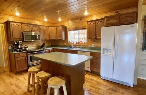 Town of Webb House | ADK Lake House Vacation, Cozy 5 Bedroom & 2 Bath