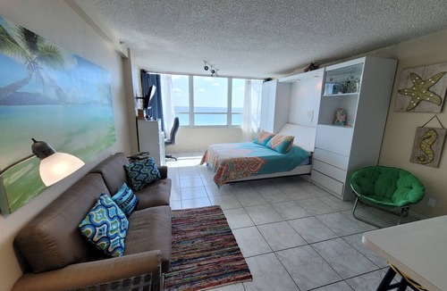Mid Beach Apartment | AMAZING BCHFRNT UNIT WITH POOL,TIKKI BAR, FREE PARKNG, WI-Fi, GYM & TENNIS COURT