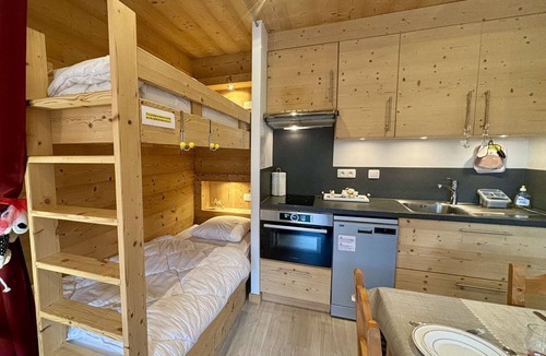 Chatel Apartment | Ambrunes 9: Large renovated studio, center of Châtel