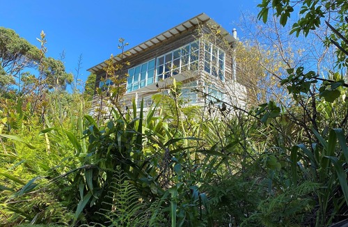 Onemana House | Architecturally designed bach in a quiet cul de sac overlooking a bush reserve