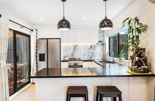 Greenlane - Ellerslie Villa | Auckland Golden Phoenix Holiday Homes