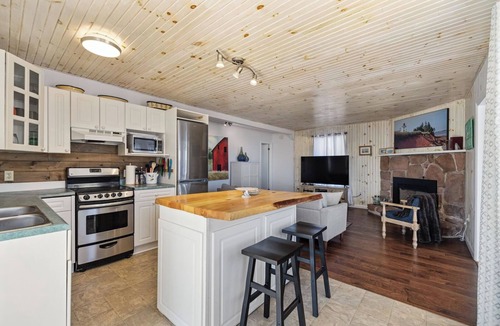 Savage Harbour Ski Chalet | Beachfront Sunrise Cottage - A haven of peace by the sea with breathtaking views