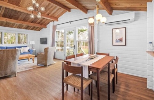 Bayview Cottage | Beautiful 4 Bedroom 2 Bathroom Cottage - 5 minutes from Cavendish Beach!